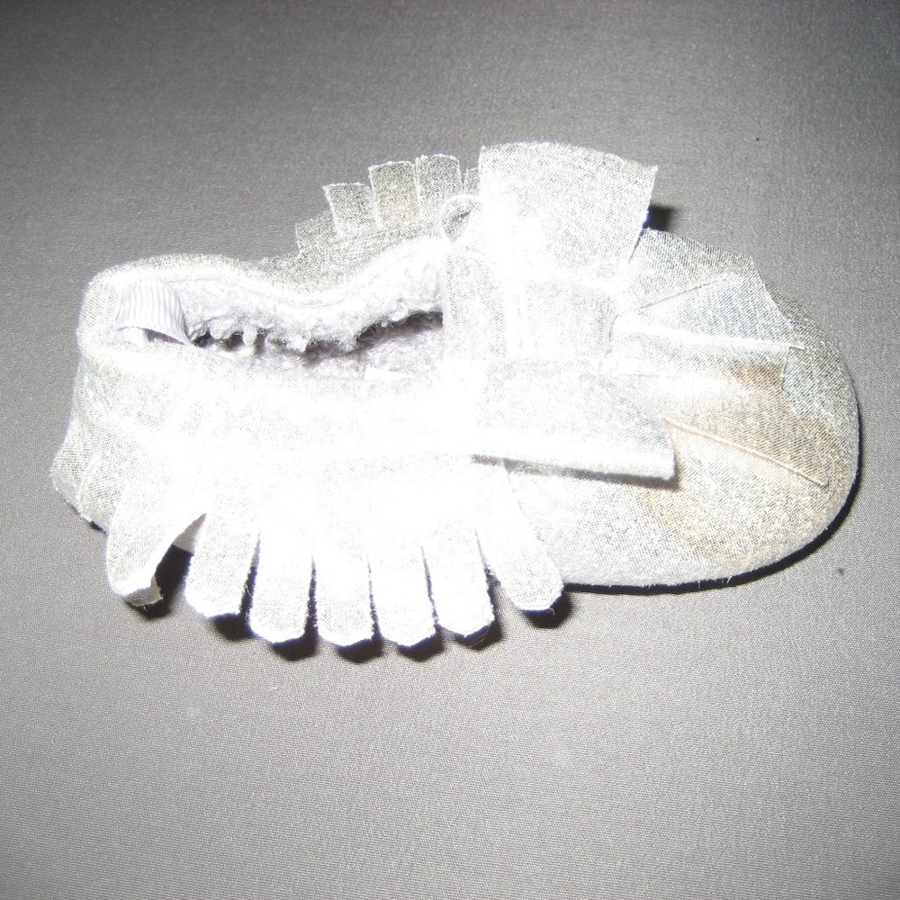SG Footwear Size 2 Silver Moccasins Elastic Fringe Infant Baby NEW